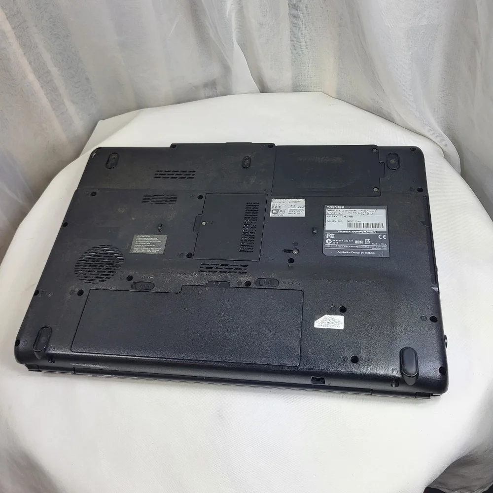 Parts Only or Repair. Toshiba Satellite L3550-S7901 Laptop